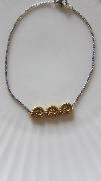 The Two-Toned Turbo Shell Bracelet