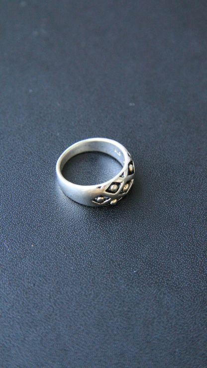 Vintage Criss Cross Ring