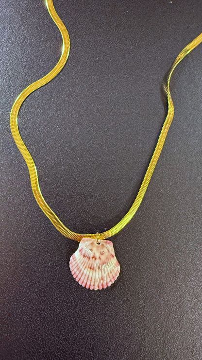 The Gold Flattened Snake Chain Shell Necklace